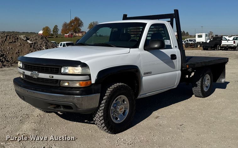 2000 Chevrolet Silverado 2500 flatbed pickup truck - ED1556