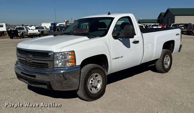 2009 Chevrolet Silverado 2500 HD pickup truck - ED1557