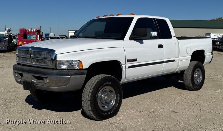 2002 Dodge Ram 2500 Quad Cab pickup truck - ED1559