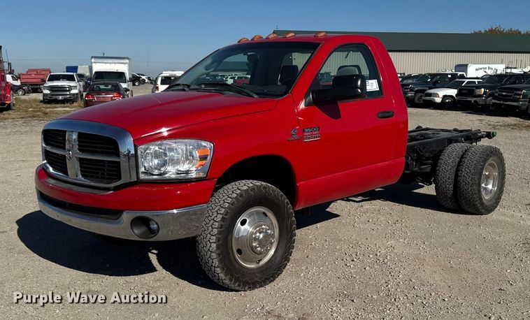 2007 Dodge Ram 3500 pickup truck cab and chassis - ED1562
