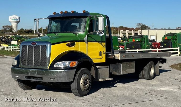 2015 Peterbilt 337 rollback truck - ED2335