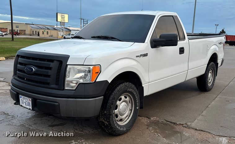 2012 Ford F150 pickup truck - EE4211