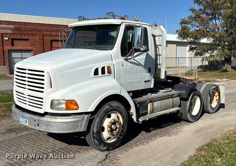 2000 Sterling A9500 Series semi truck - EE4383