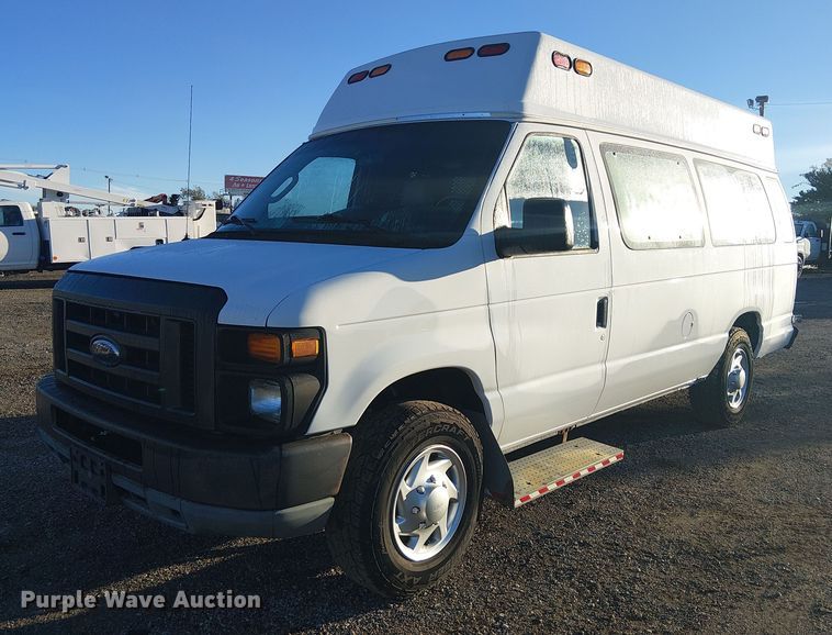 2011 Ford E250 handicap accessible van - EG1703