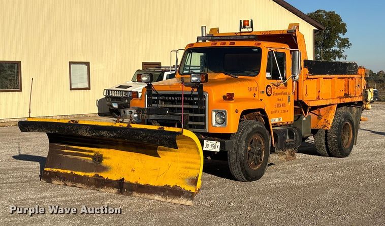1984 International 1954 dump truck - EJ7705