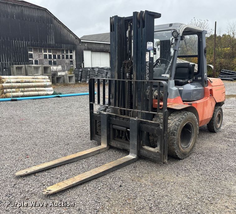 2007 Toyota 7FDU45 forklift - EM6149