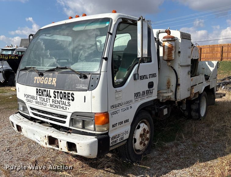 2000 Isuzu NQR vacuum truck - EM6154