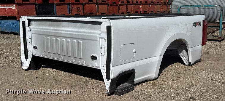 2023 Ford F250 pickup truck bed - EM8472