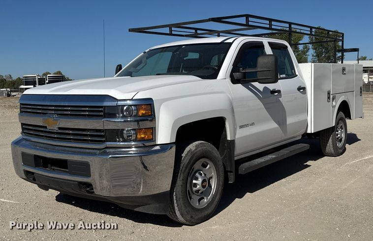 2015 Chevrolet Silverado 2500HD Double Cab utility bed pickup truck - EM8478