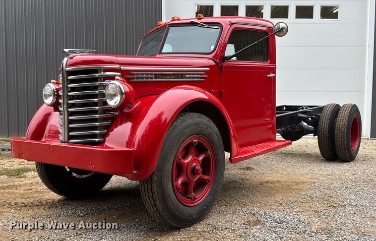 1938 Diamond T 306H truck cab and chassis - EM8494