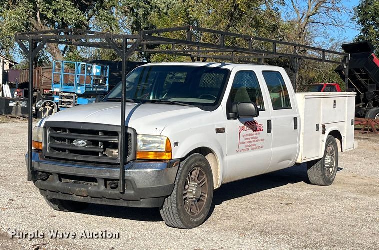 2001 Ford F250 Super Duty XL Crew Cab utility bed pickup truck - EN5714