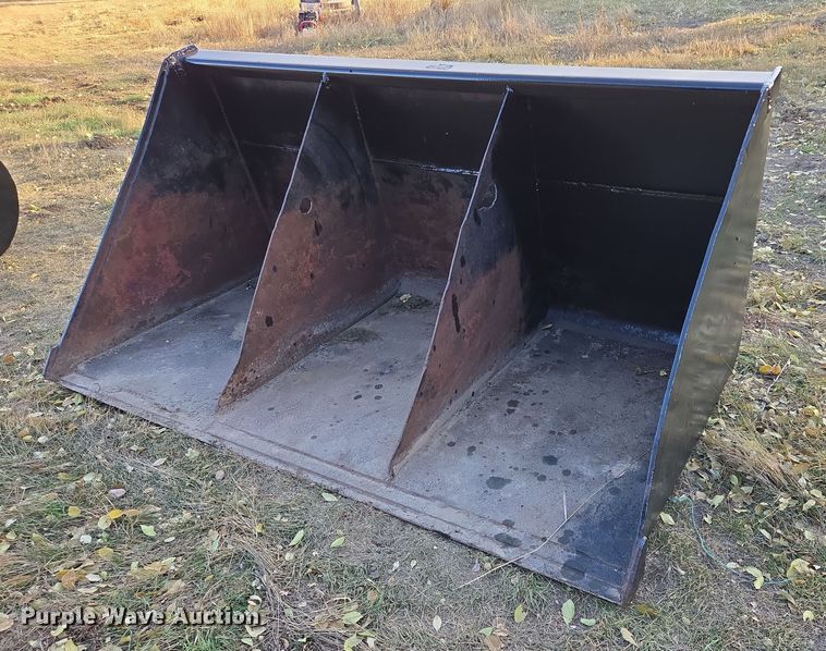 92.5"W skid steer bucket - ES2537
