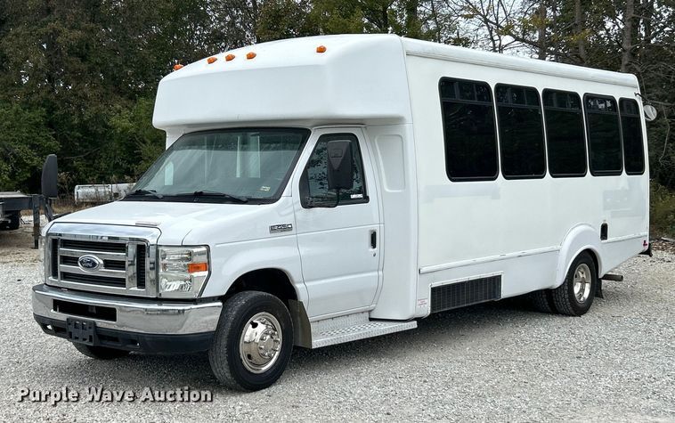 2009 Ford E450 Super Duty shuttle bus - ET3397