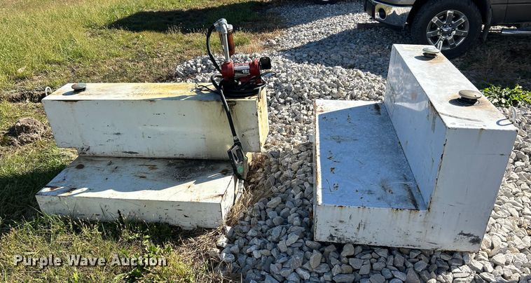 (2) L-shaped fuel tanks - ET6514