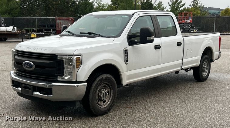 2019 Ford F250 Super Duty Crew Cab pickup truck - ET6571