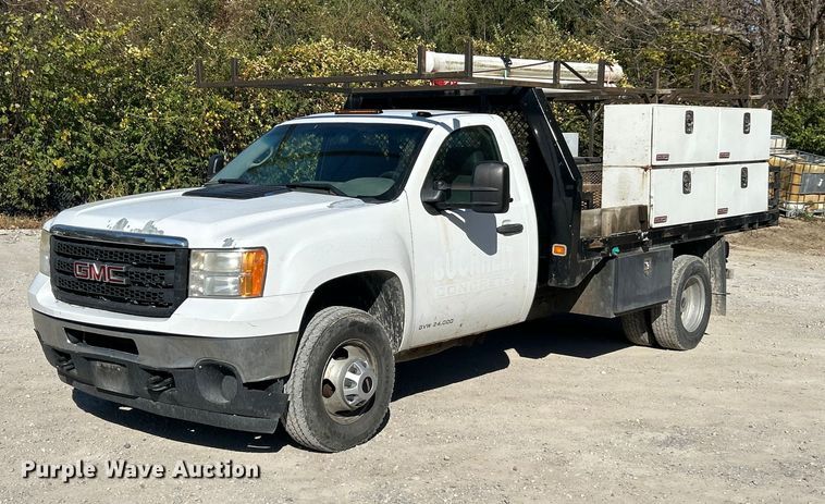 2013 GMC Sierra 3500HD flatbed pickup truck - ET6634