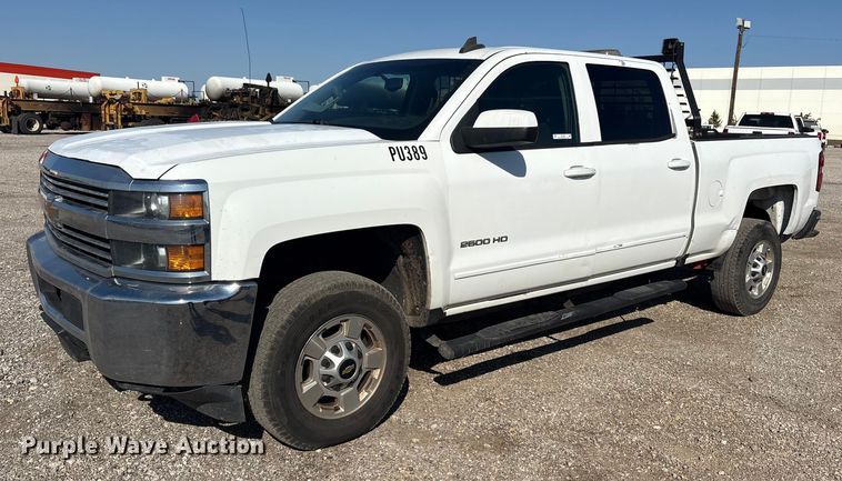 2015 Chevrolet Silverado 2500HD Crew Cab pickup truck - ET7260