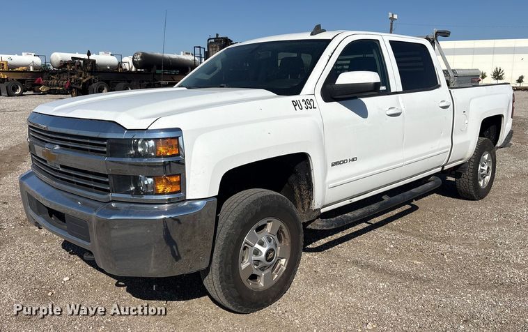 2015 Chevrolet Silverado 2500HD Crew Cab pickup truck - ET7261