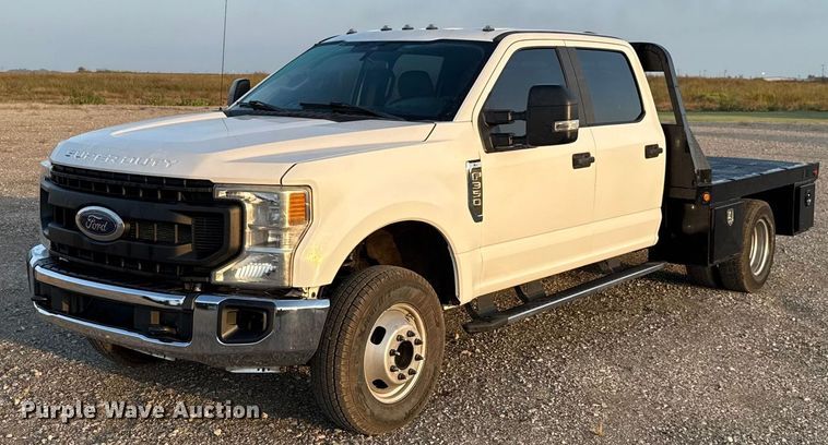2020 Ford F350 Super Duty XL Crew Cab flatbed pickup truck - EU5062