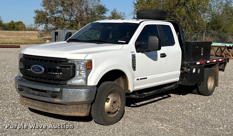 2021 Ford F350 Super Duty  SuperCab flatbed pickup truck - EU5341