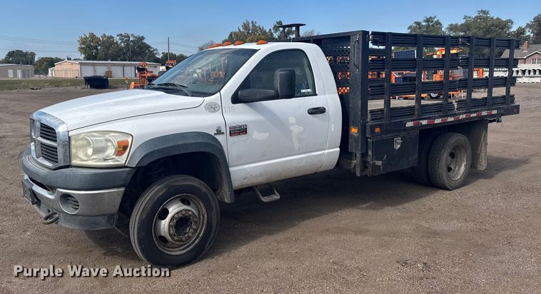 2009 Dodge Ram 5500 flatbed truck - EU6139