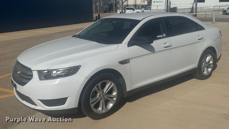 2015 Ford Taurus  - EU6219