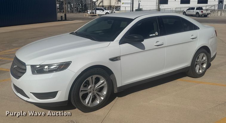2015 Ford Taurus  - EU6220