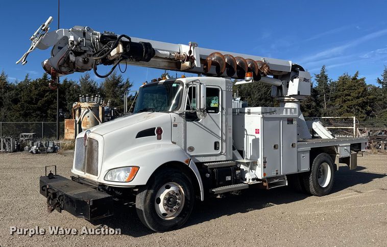 2011 Kenworth T3 Series digger derrick truck - EU6227