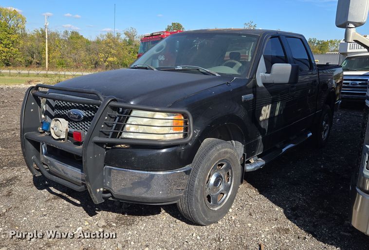 2005 Ford F150 XLT SuperCrew pickup truck - EV2538