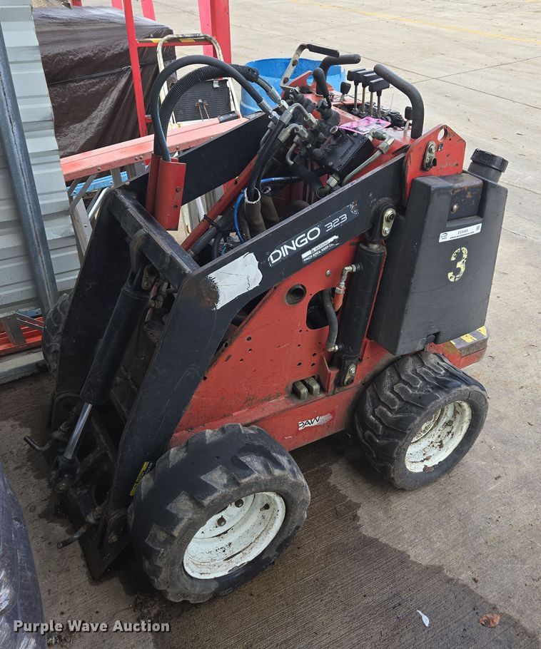 Toro Dingo 323 compact utility loader - EV5455