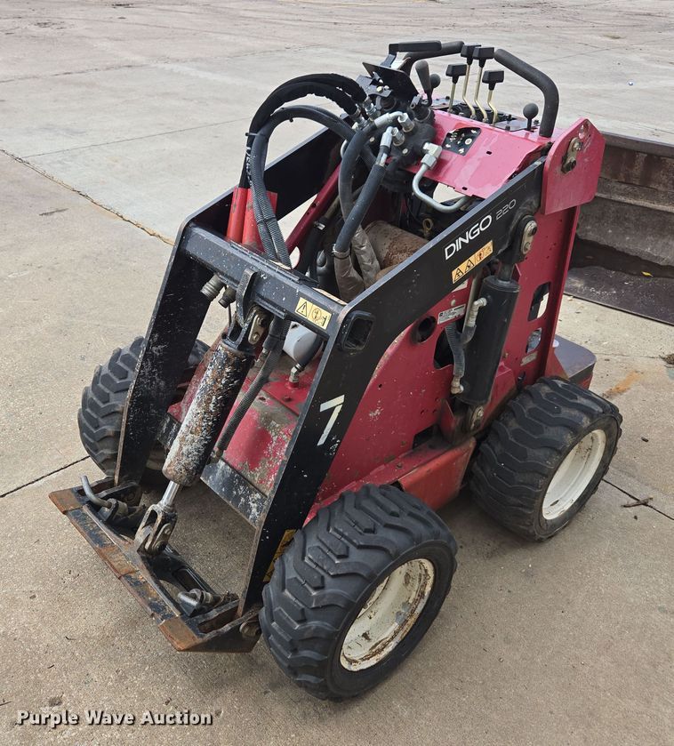 Toro Dingo 220 compact utility loader - EV5456