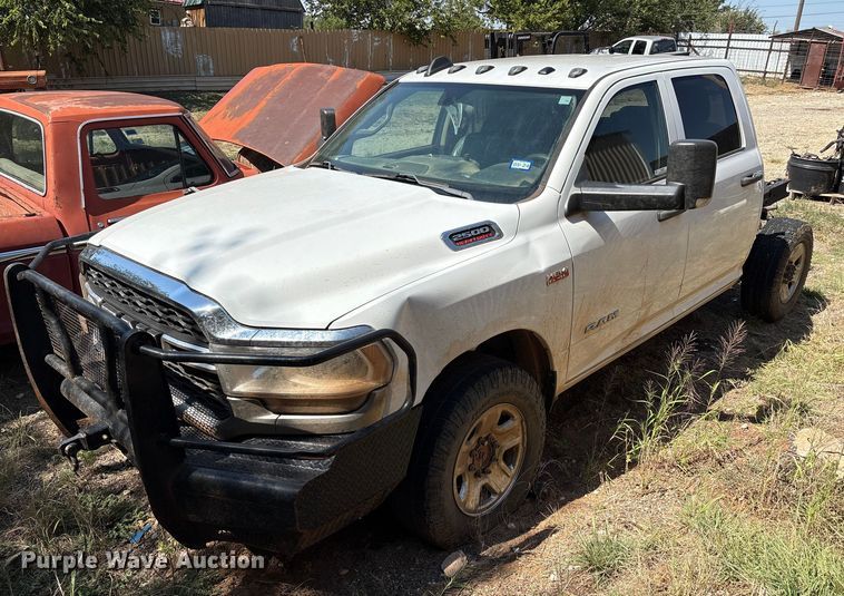2020 RAM 2500HD Crew Cab truck cab and chassis - IE9206