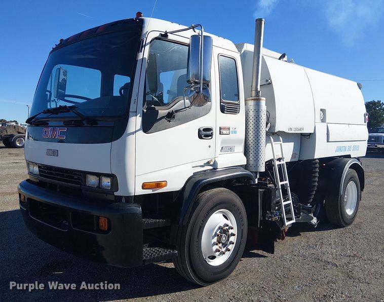 2001 GMC T7500 street sweeper truck - JW9426