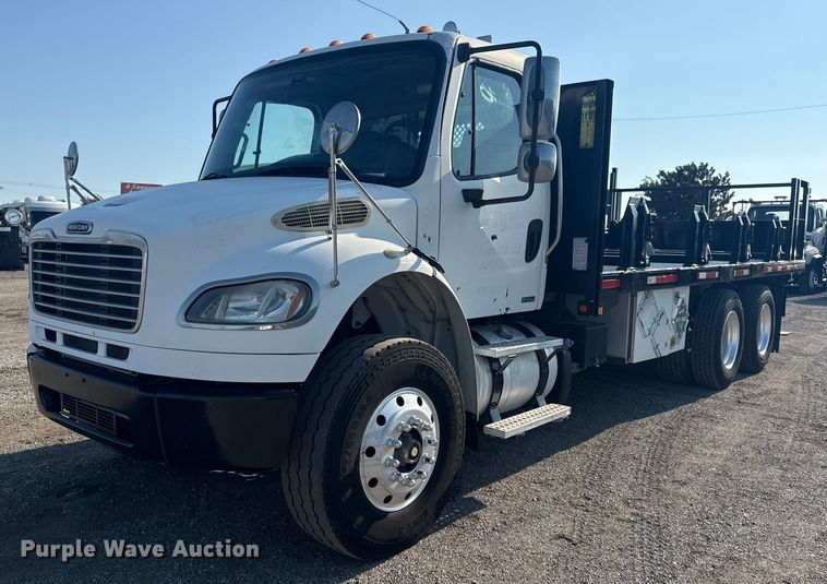 2011 Freightliner Business Class M2 flatbed truck - NU9621