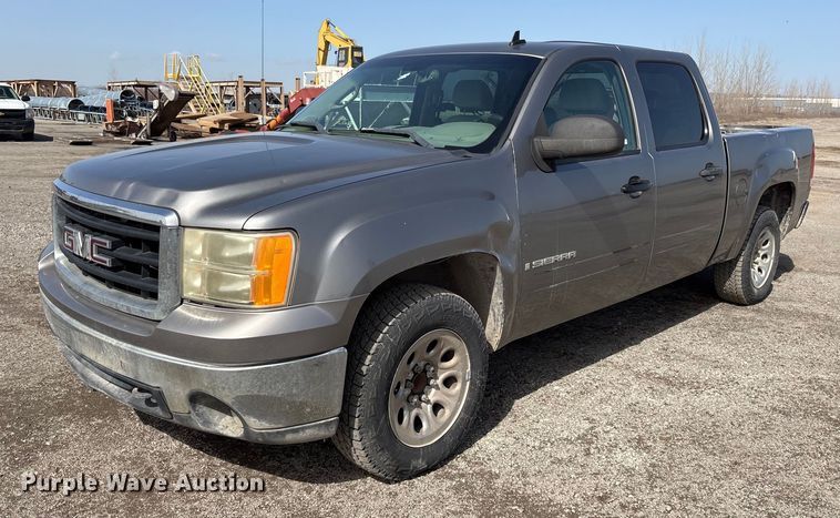 2007 GMC Sierra 1500 Crew Cab pickup truck - OB9457