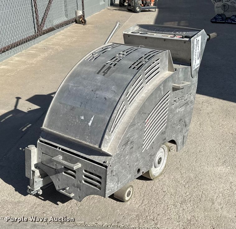 Soff-Cut G-2000 concrete saw - DF8650