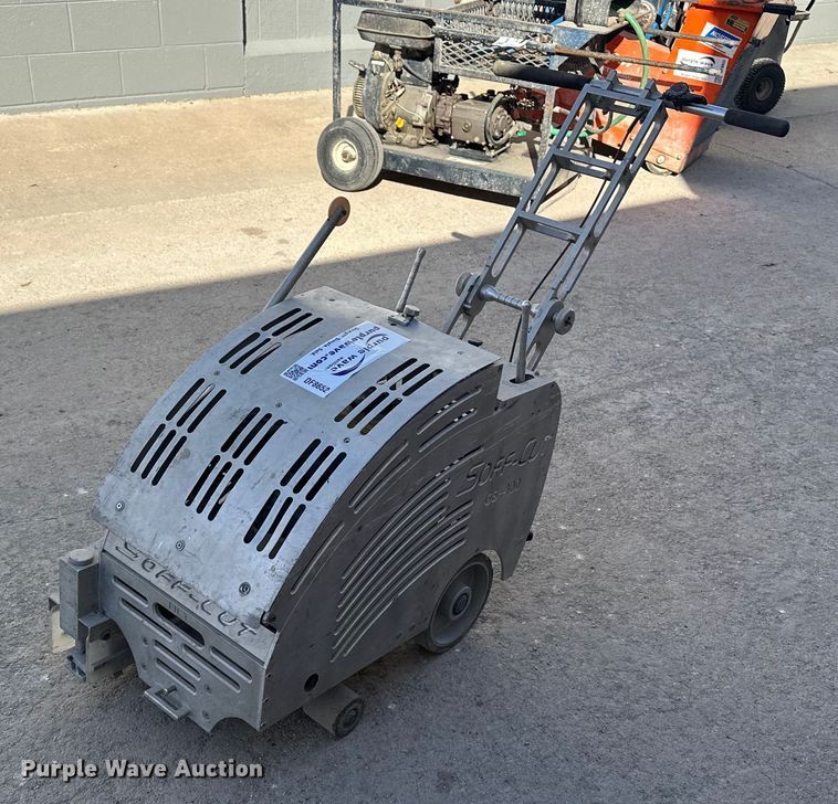 Soff-Cut GS400 concrete saw - DF8652