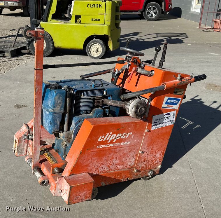 Clipper C-142 concrete saw - DF8655
