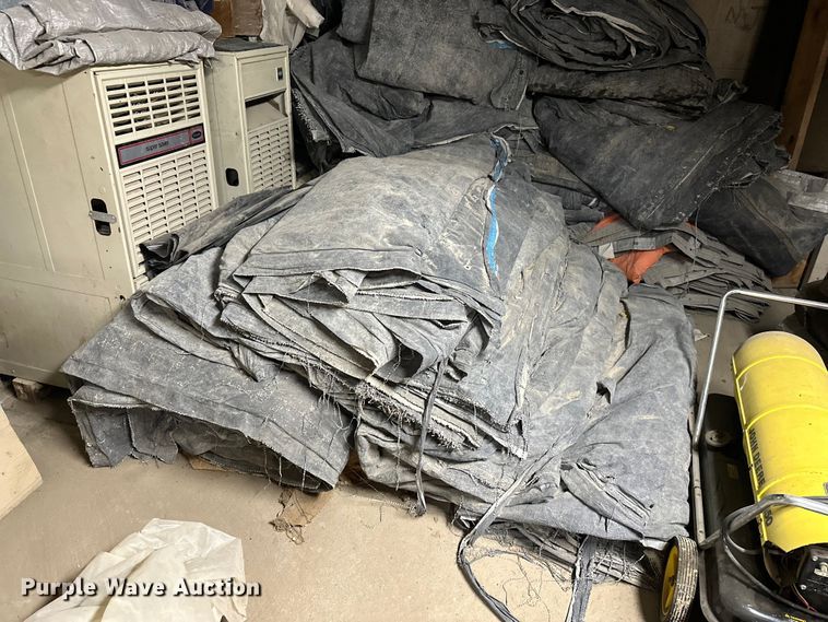  Approximately 30 concrete blankets - DF8663