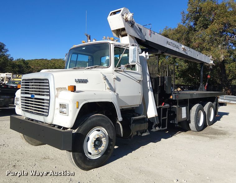1987 Ford LNT8000 crane truck - DJ7902