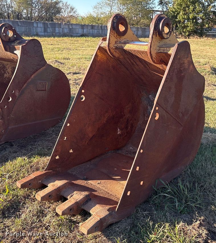 36" W excavator bucket - DJ7960