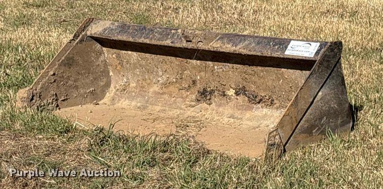 80" W skid steer bucket - DJ7965