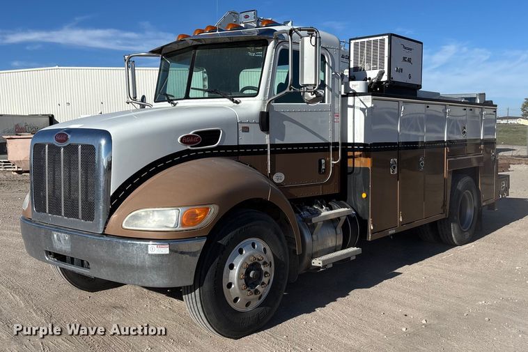 2014 Peterbilt 337 utility / service truck - DK0043