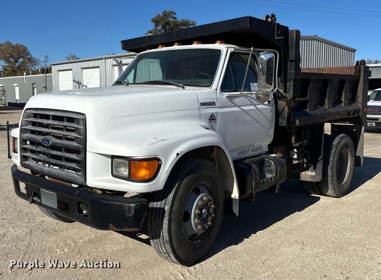 1999 Ford F800 dump truck - DK0065