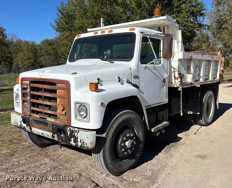 1986 International 1754 dump truck - DK0069