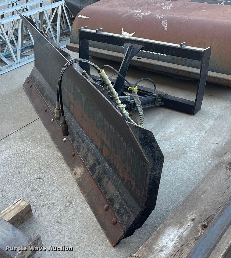 84" W skid steer blade - DK0073