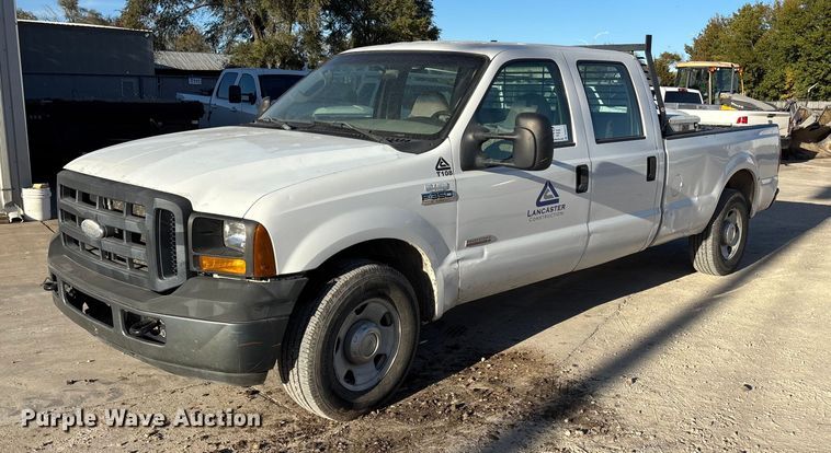 2007 Ford F350 Super Duty Crew Cab pickup truck - DK0074