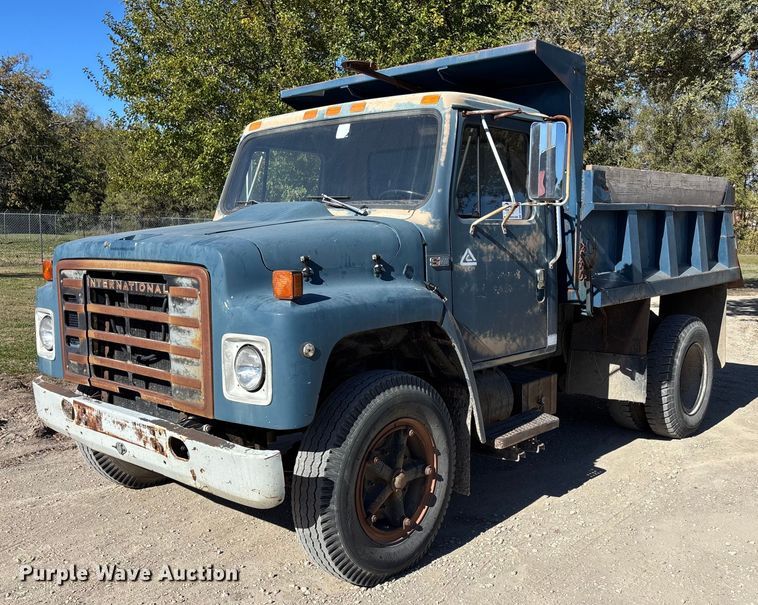 1986 International 1754 dump truck - DK0093