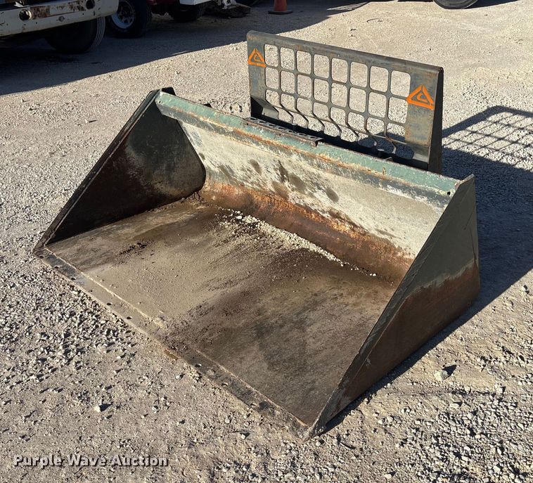 Skid steer bucket and forks  - DK0138