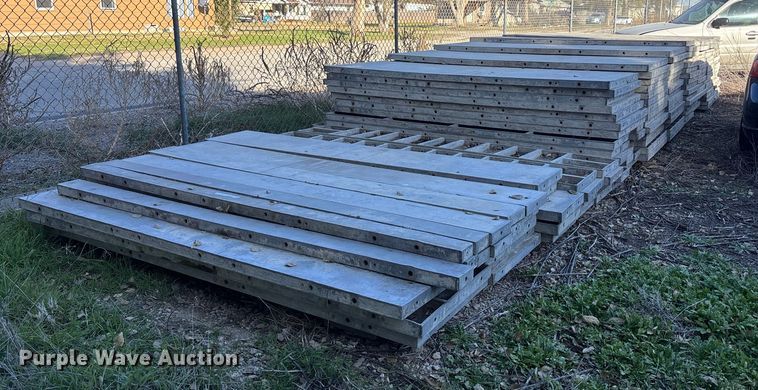 Approximately 150 aluminum PFI concrete forms - DK0139